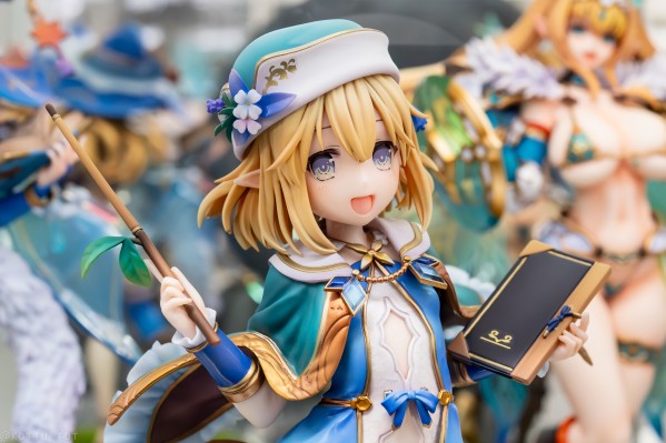 精灵村 村里的老师 莫妮卡