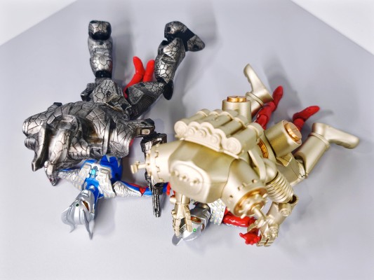 奥特怪兽热爱版  宇宙机器人金古桥