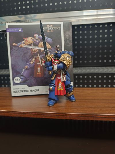 战锤40000 极限战士 圣物盔甲兵 配备等离子手枪和战斗利刃