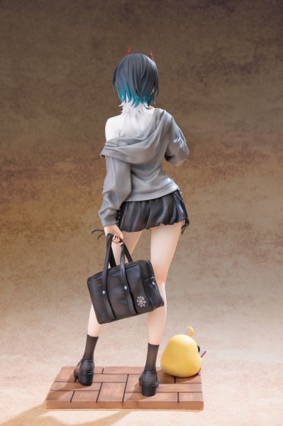 碧蓝航线-乌尔里克·冯·胡贝尔-校服版（A）