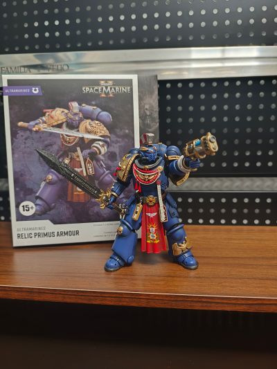 战锤40000 极限战士 圣物盔甲兵 配备等离子手枪和战斗利刃