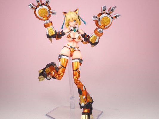 PLAMAX  BP-02 兔女郎服装计划 索菲亚· F· 希琳 老虎装甲