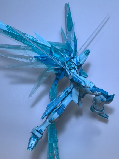 MG 1/100  自由高达 CROSS CONTRAST COLORS / 透明蓝