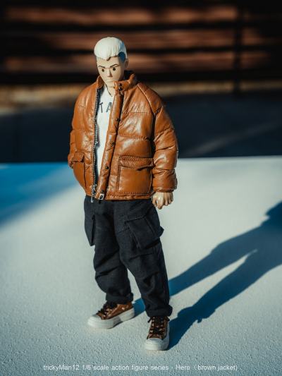 Hero人偶 棕夹克