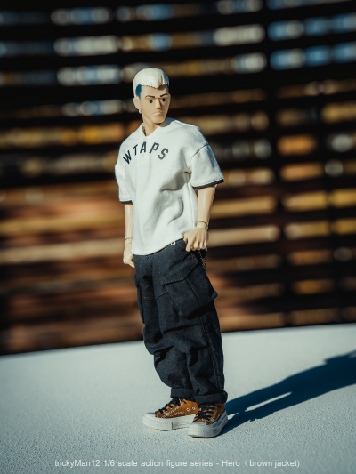 Hero人偶 棕夹克