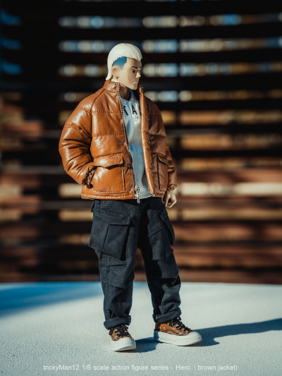 Hero人偶 棕夹克