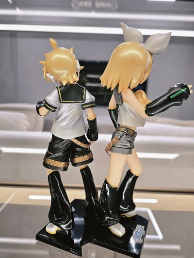 Moekore Plus No.04 镜音铃＆镜音连