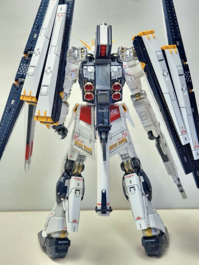 RG RX-93 ν高达（双翼浮游炮装备型）