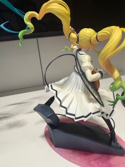 Lucrea 摇滚乃是淑女的爱好 铃之宫莉莉纱