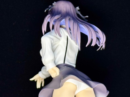 虽然是公会的柜台小姐， 但因为不想加班所以打算独自讨伐迷宫头目 Luminasta “亚莉纳·可洛瓦”