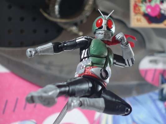 S.H.Figuarts（真骨雕制法） 假面骑士新1号 荣耀昭和骑士版（首发专属底座配套款）