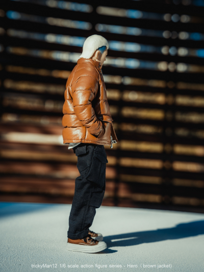 Hero人偶 棕夹克