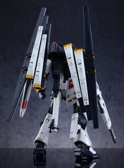 RG RX-93 ν高达（双翼浮游炮装备型）