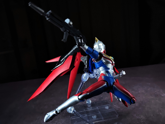 S.H.Figuarts（真骨雕制法） 戴拿奥特曼 闪亮型