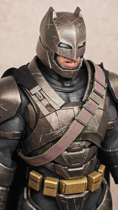 MMS349 蝙蝠侠大战超人：正义黎明 装甲蝙蝠侠 珍藏人偶