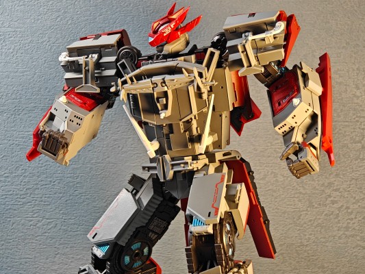 《超合金舰神》 901型综合补给舰变形机甲“精卫”