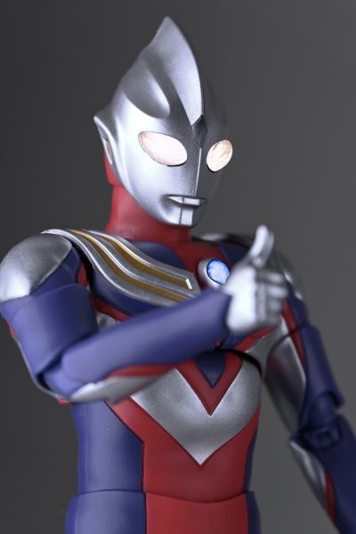 S.H.Figuarts（真骨雕制法）迪迦奥特曼 复合型 -奥特之星版-