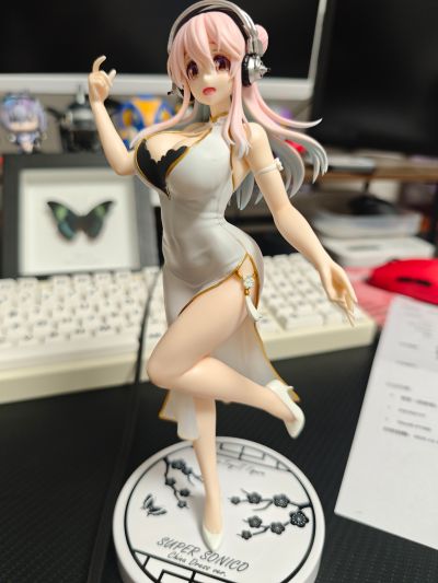 Trio-Try-iT 超级索尼子 白色旗袍