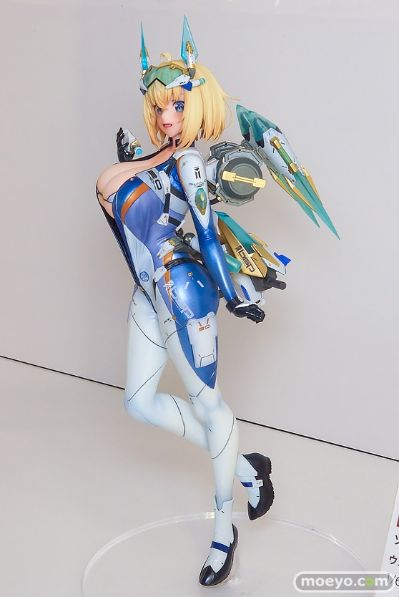 索菲亚· F· 希琳 潜水服