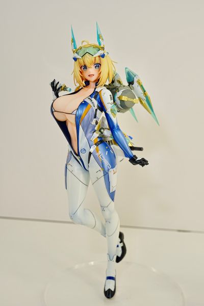 索菲亚· F· 希琳 潜水服