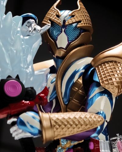 S.H.Figuarts 假面骑士加布 凛冽雪酪冰卫形态