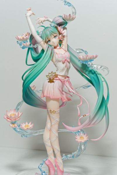 初音未来 睡莲