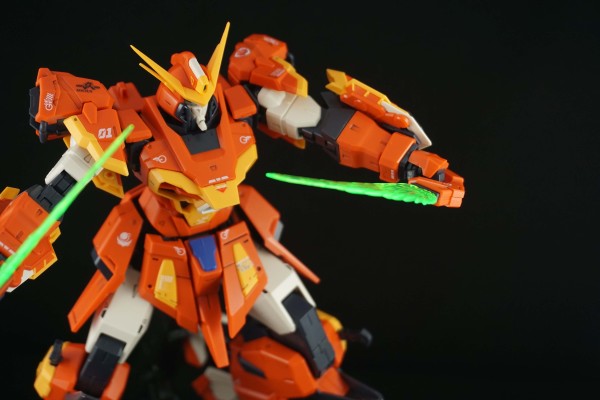 FULL MECHANICS 1/100  巨剑型灾厄高达