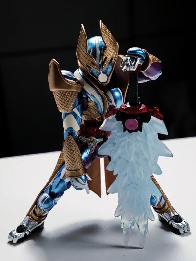 S.H.Figuarts 假面骑士加布 凛冽雪酪冰卫形态