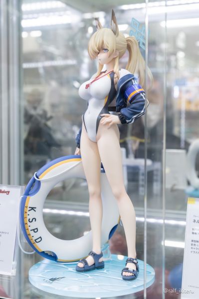 蔚蓝档案 尾刃康娜（泳装）