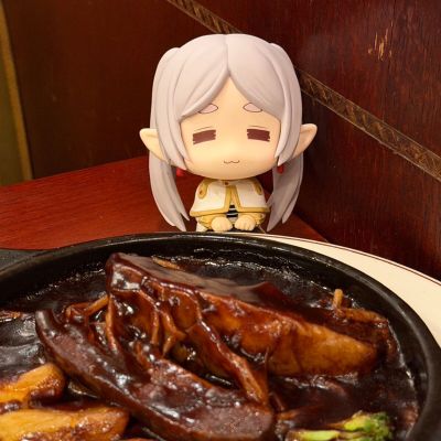 Look up 葬送的芙莉莲 芙莉莲 眯眼版