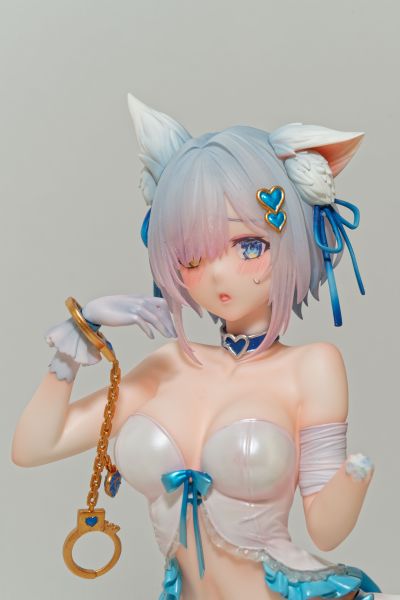 被束缚的猫-普蒂卡