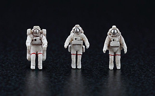 10821 1/200飞机系列 哈勃空间望远镜＆航天飞机轨道器 附带宇宙航天员