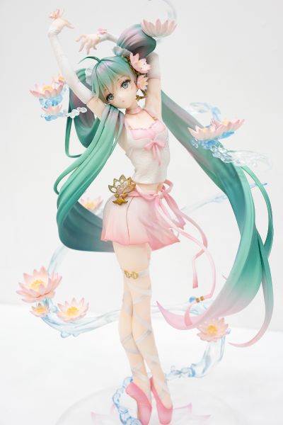 初音未来 睡莲