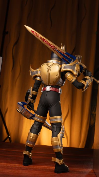 仿真可动英雄 613号 RAH DX 假面骑士剑 假面骑士剑 国王形态