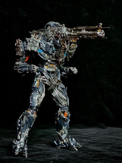 DLX 变形金刚：绝迹重生 禁闭