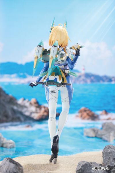 索菲亚· F· 希琳 潜水服