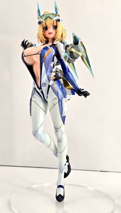 索菲亚· F· 希琳 潜水服