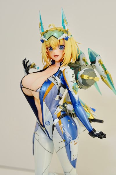 索菲亚· F· 希琳 潜水服