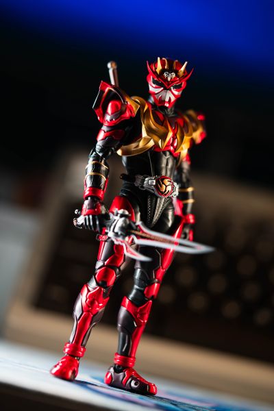 S.H.Figuarts（真骨雕制法）假面骑士装甲响鬼