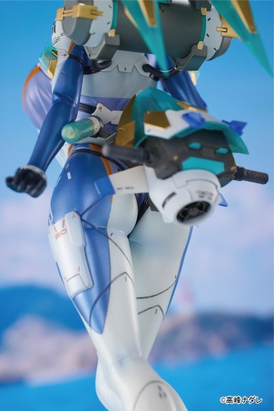 索菲亚· F· 希琳 潜水服