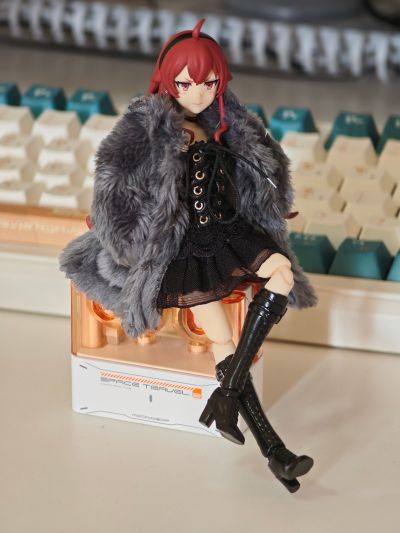 figma#581a 女性素体（有纪）  黑色紧身连衣裙＋毛皮大衣