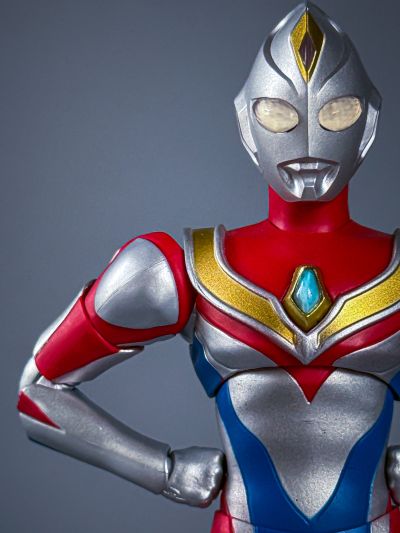 S.H.Figuarts（真骨雕制法） 戴拿奥特曼 闪亮型