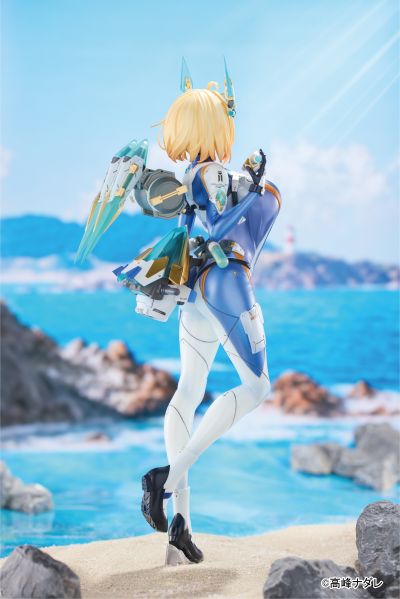 索菲亚· F· 希琳 潜水服