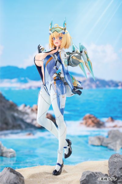 索菲亚· F· 希琳 潜水服