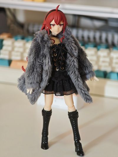 figma#581a 女性素体（有纪）  黑色紧身连衣裙＋毛皮大衣