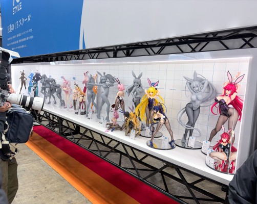 B-style 兔女郎服装计划 索菲亚· F· 希琳 细绳比基尼