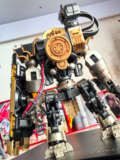 战锤系列 “荷鲁斯之乱” 钢铁勇士 铁环多米塔钢铁级自动战斗机器人 配备卡彻锐型战斗盾和重力破碎锤