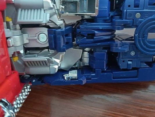 变形金刚大师级 MP-44S 擎天柱