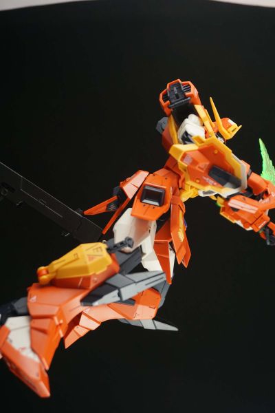 FULL MECHANICS 1/100  巨剑型灾厄高达