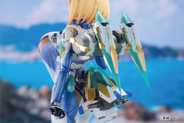 索菲亚· F· 希琳 潜水服